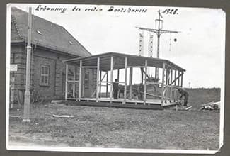 Bau des ersten Bootshaus